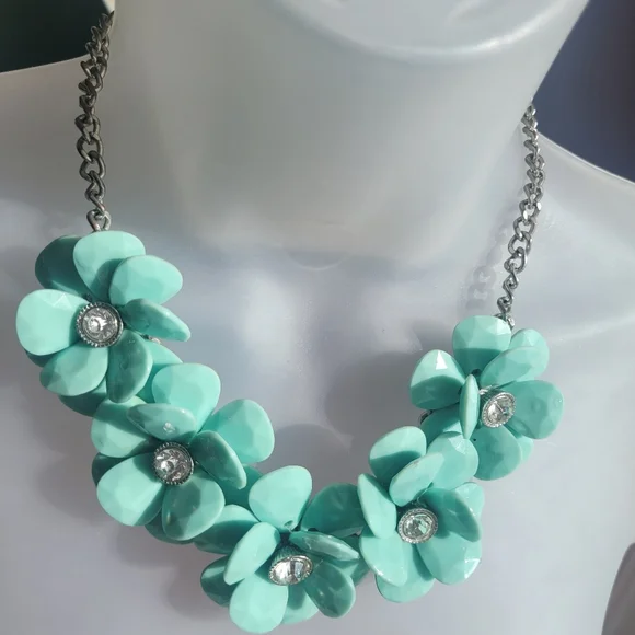 Vintage Floral Necklace - Picture 1 of 10